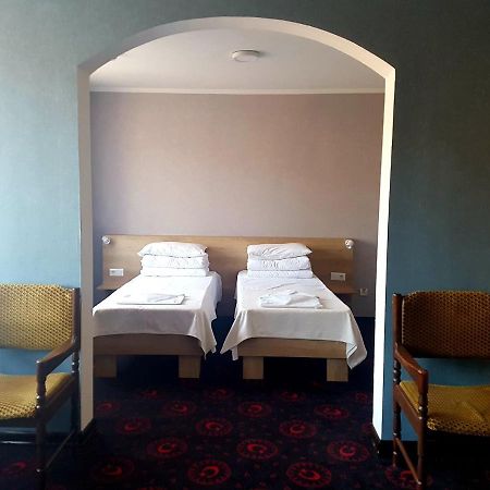 Hôtel Institutul Muncii à Chişinău Extérieur photo