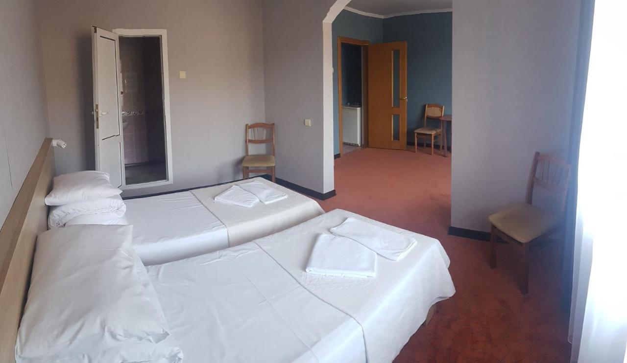 Hôtel Institutul Muncii à Chişinău Extérieur photo